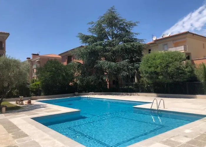 Belle Au Centre De Tropez Avec Piscine Et Garage